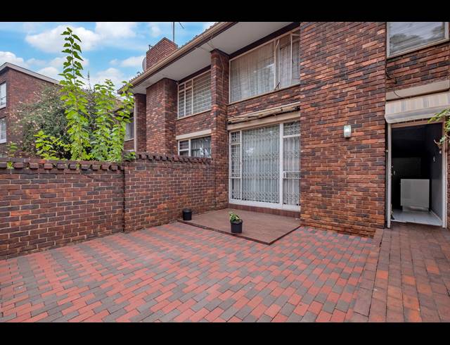 2 BEDROOM TOWNHOUSE FOR SALE IN WINDSOR WEST